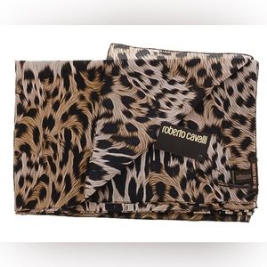 Roberto Cavalli Animal print Shawl ..
